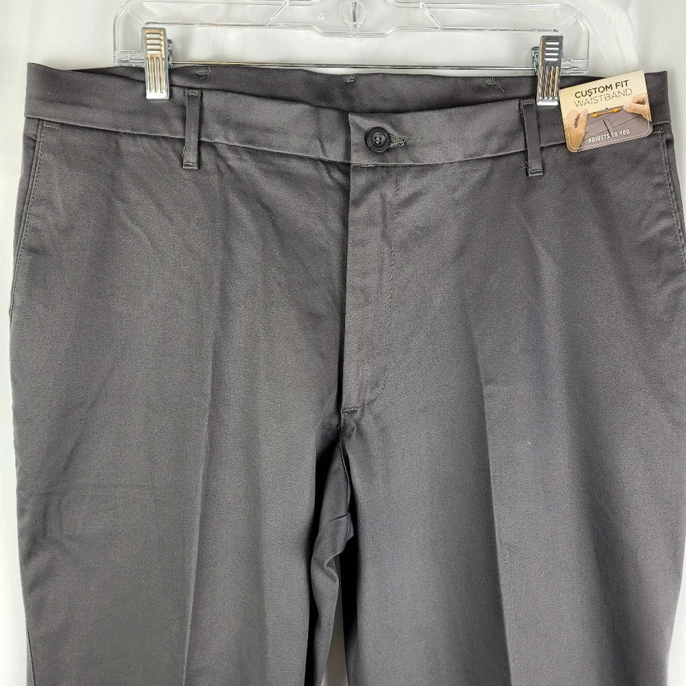 NEW Wrangler Flat Front Straight Fit Custom Fit Waist No Iron Pants Mens 36x30